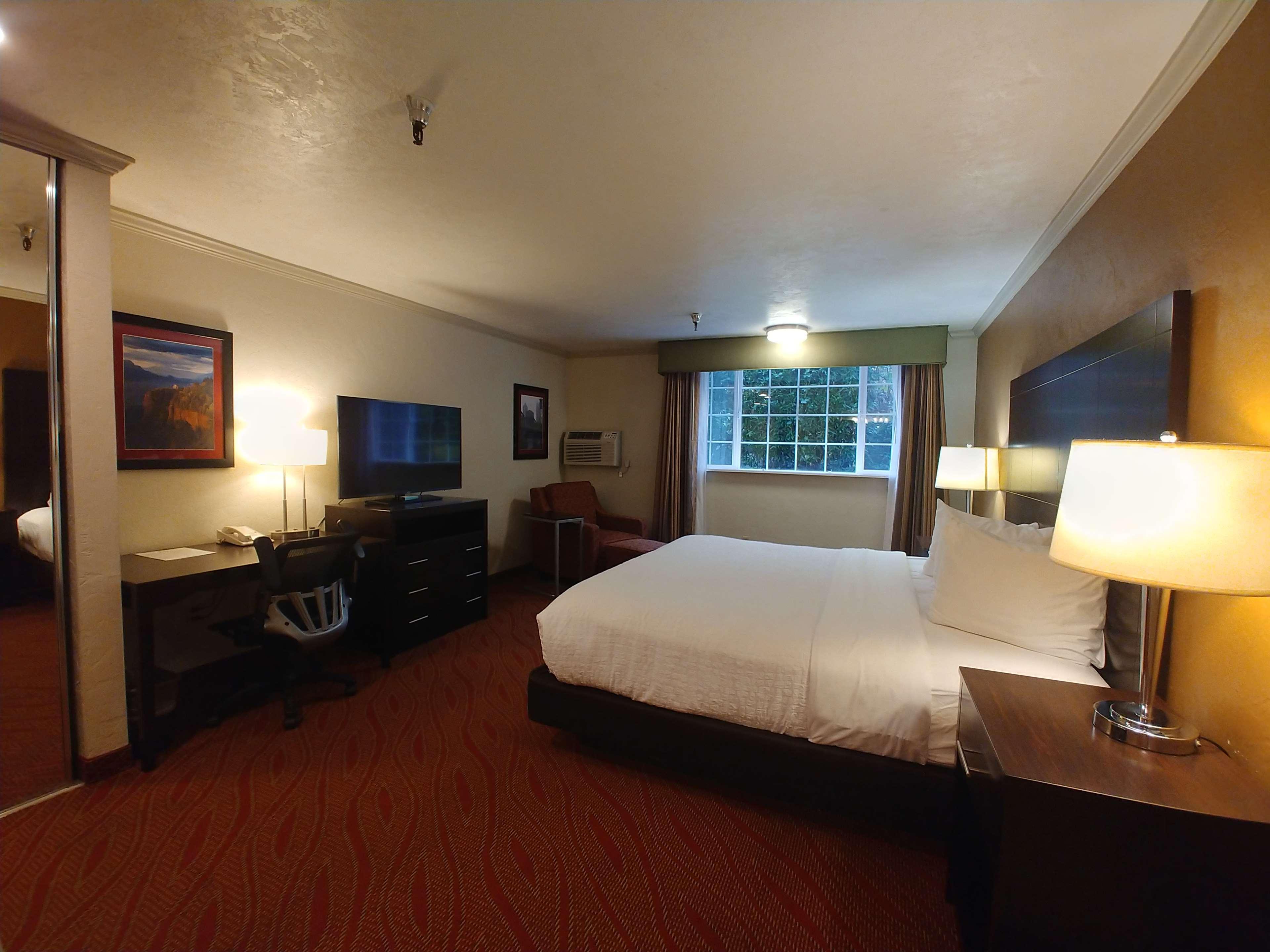 Best Western Plus Parkway Inn Wilsonville Εξωτερικό φωτογραφία