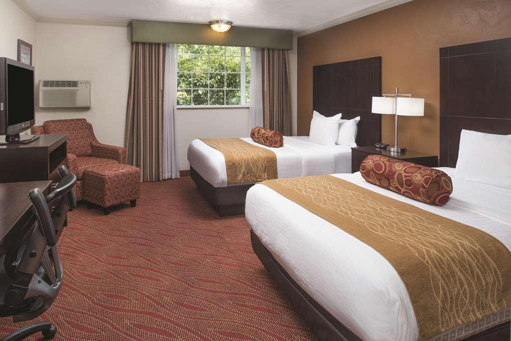 Best Western Plus Parkway Inn Wilsonville Εξωτερικό φωτογραφία