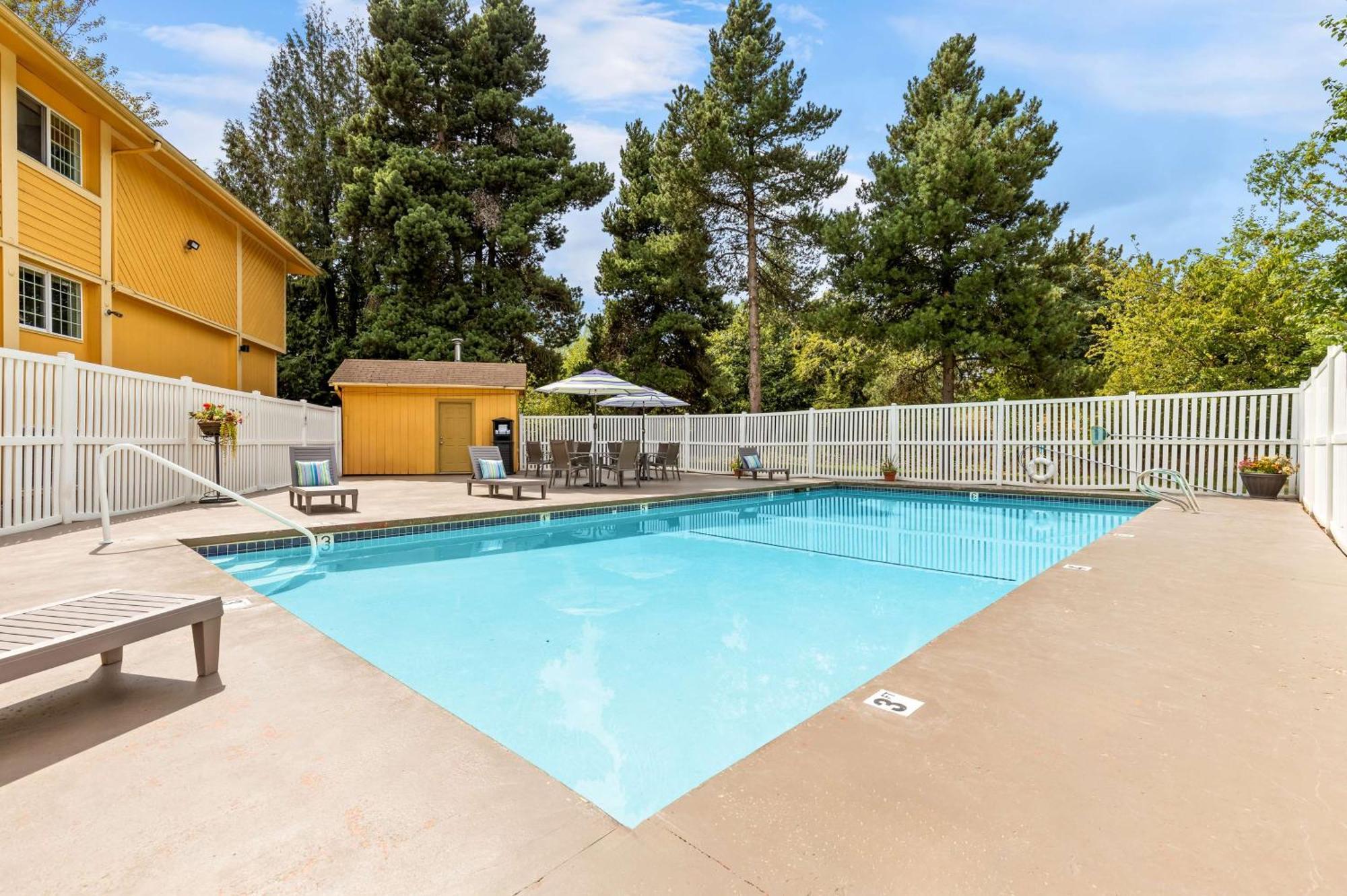 Best Western Plus Parkway Inn Wilsonville Εξωτερικό φωτογραφία